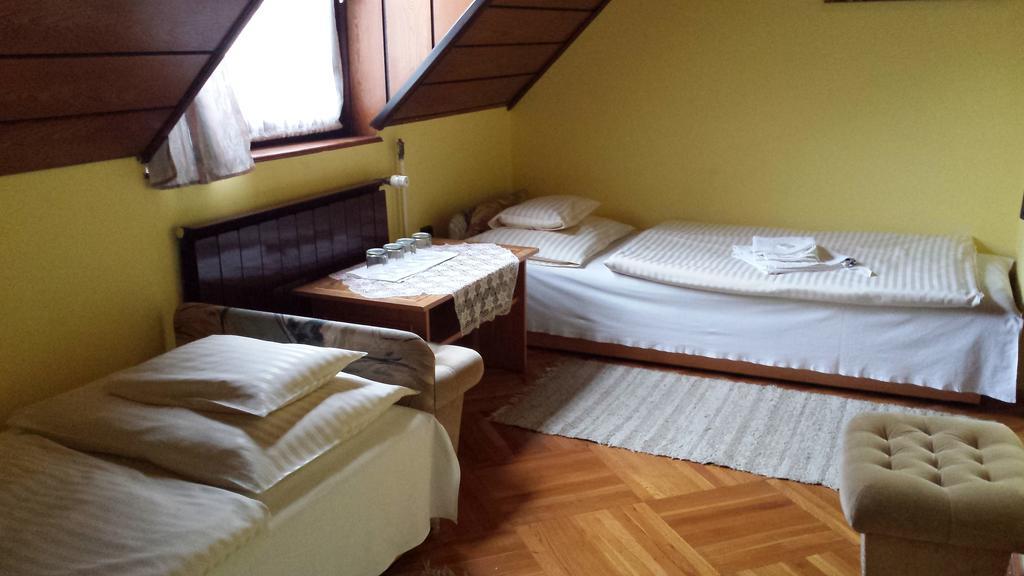 科马罗姆Kocsis Panzio Es Etterem住宿加早餐旅馆 客房 照片